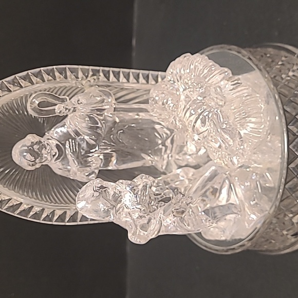 Beautiful Vintage Acrylic Wind-up Musical Nativity - Picture 2 of 16